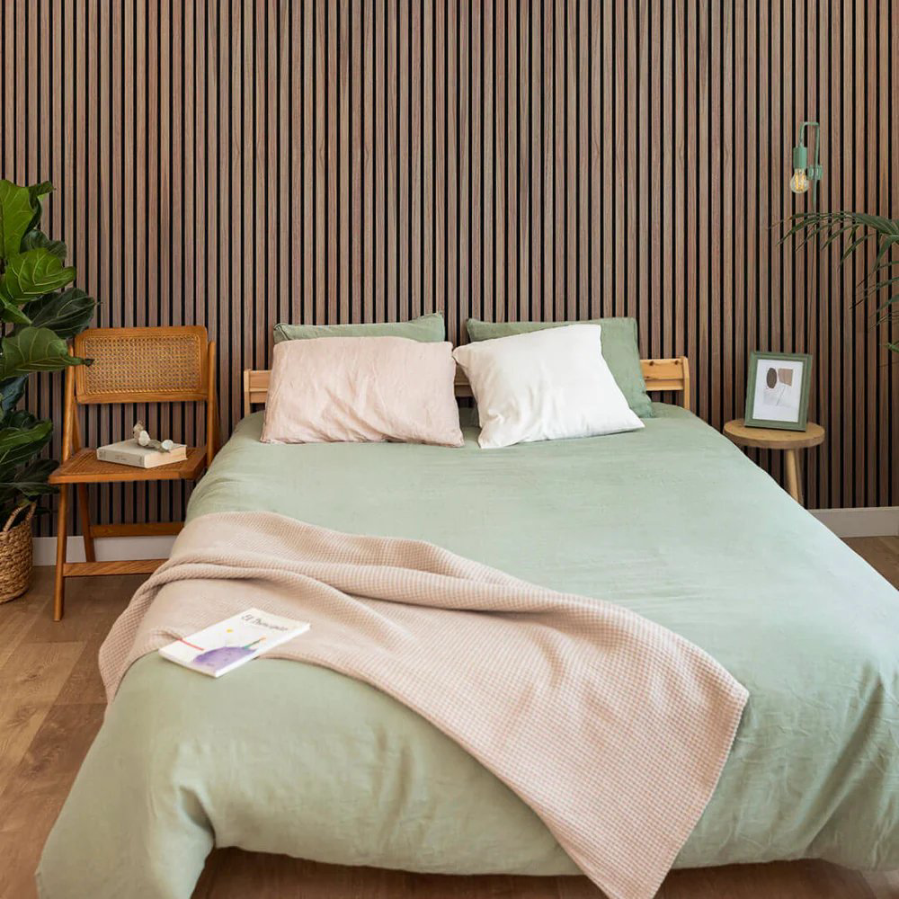 Schallabsorbierende Holzwandplatte (270 × 110 cm)